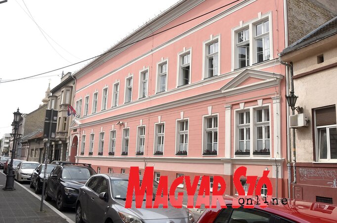 A Svetozar Marković Gimnázium Újvidék szívében fogadja diákjait (Fotó: Ótos András és Dávid Csilla felvételei) A Svetozar Marković Gimnázium Újvidék szívében fogadja diákjait (Fotó: Ótos András és Dávid Csilla felvételei)