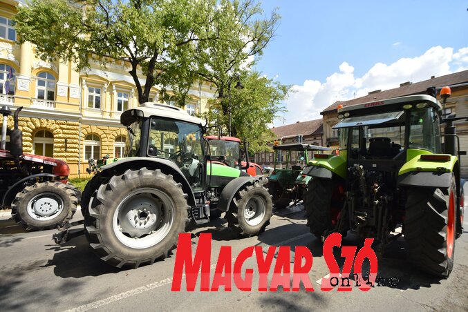 A kilenc napig tartó tiltakozás során többször is lezárták a Strossmayer utcát (Molnár Edvárd felvétele)