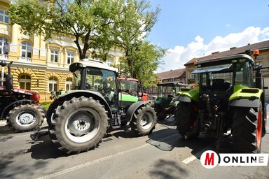A kilenc napig tartó tiltakozás során többször is lezárták a Strossmayer utcát (Molnár Edvárd felvétele)
