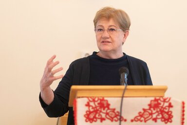 Szatm�rn�meti, 2022. m�jus 13.
Szili Katalin minisztereln�ki megb�zott besz�det mond a Dsida-P�sk�ndi-Jakabffy Napok alkalm�b�l tartott irodalmi tan�cskoz�son Szatm�rn�metiben, a L�ncos-templom K�lvin K�zpontj�ban 2022. m�jus 13-�n. Szili Katalin elmondt
