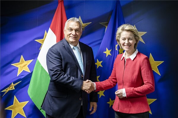 Orbán Viktor és Ursula von der Leyen (Fotó: MTI)