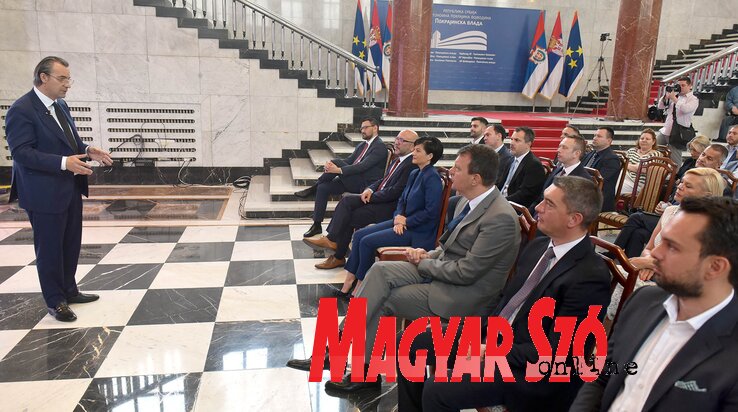 A regionális gazdasági program bemutatójának csúcspontja Saša Bešlić nemzetközileg elismert bankár előadása volt (Fotó: Ótos András) A regionális gazdasági program bemutatójának csúcspontja Saša Bešlić nemzetközileg elismert bankár előadása volt (Fotó: Ótos András)
