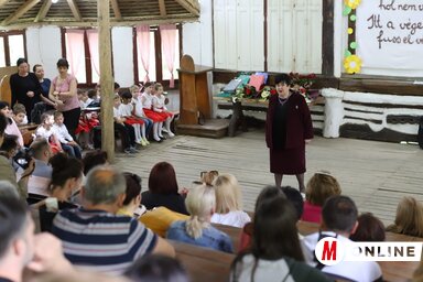 Dr. Szőke Anna üdvözli a találkozó vendégeit (Lakatos János felvétele)