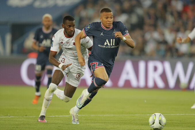 Mbappé a Metz legázolásából mesterhármassal vette ki a részét (Fotó: Beta/AP) Mbappé a Metz legázolásából mesterhármassal vette ki a részét (Fotó: Beta/AP)