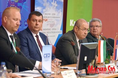 Csík László, Pintér Attila, Pásztor István és Török György a konferencián (Ótos András felvétele)