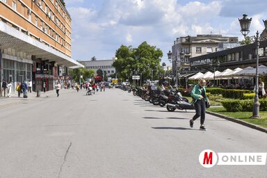 Hétfőn a forgalomkorlátozás még nem volt látható, de ma már le van zárva a belváros (Fotó: Ótos András felvétele)
