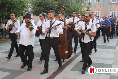 Augusztus derekán ismét tamburazenétől lesz hangos Újvidék belvárosa, a fesztivál reklámhadjárata már megkezdődött. A fotó régebben készült, a rendezvény beharangozását itthon is fontosnak tartják a szervezők (Fotó: Ótos András felvétele)