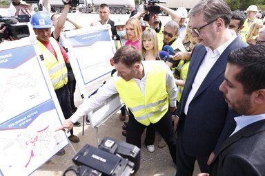 Beograd, 23.05.2022. - Predsednik Srbije Aleksandar Vucic obisao je radove na projektu izgradnje beogradskog metroa, danas na Makiskom polju u Beogradu.  (BETAPHOTO/AMIR HAMZAGIC)