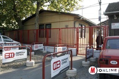 Egy és fél hónap múlva elkészül a Parking servis
új, mišeluki épületének a látványterve és a tervdokumentációja, a régi épület mellett lévő
parkoló helyén állítólag parkot létesítenek majd (Fotó: Dávid Csilla felvétele)