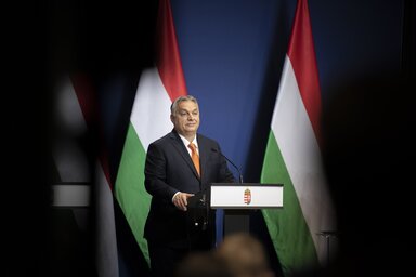 Budapest, 2021. december 21.
A Minisztereln�ki Sajt�iroda �ltal k�zreadott k�pen Orb�n Viktor minisztereln�k a Korm�nyinf� sajt�t�j�koztat�n a Karmelita kolostorban 2021. december 21-�n.
MTI/Minisztereln�ki Sajt�iroda/Benko Vivien Cher