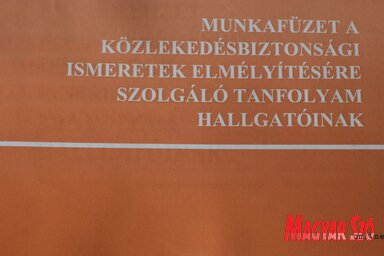 A magyar nyelvű kiadvány címlapja (Fotó: Patyi Szilárd felvétele)