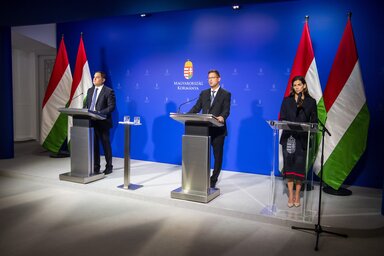 Nagy Márton, Gulyás Gergely és Szentkirályi Alexandra az ötödik Orbán-kormány első kormányinfóján (Fotó: MTI)