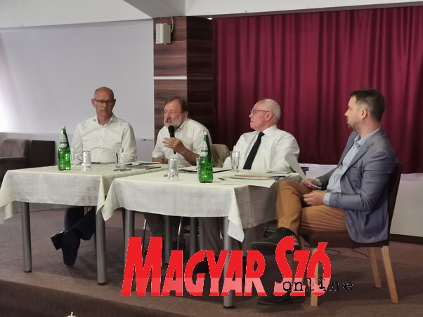 A kerekasztal-beszélgetés résztvevői: Zsemberi János, dr. Nagy Imre és mgr. Hajnal Jenő (Fotó: Pesevszki Evelyn)