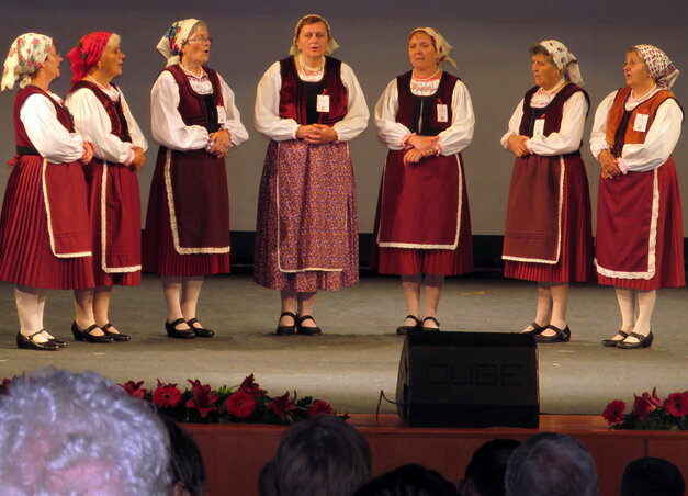 A székelykevei asszonykórus (Fotó: Kecskés István) A székelykevei asszonykórus (Fotó: Kecskés István)