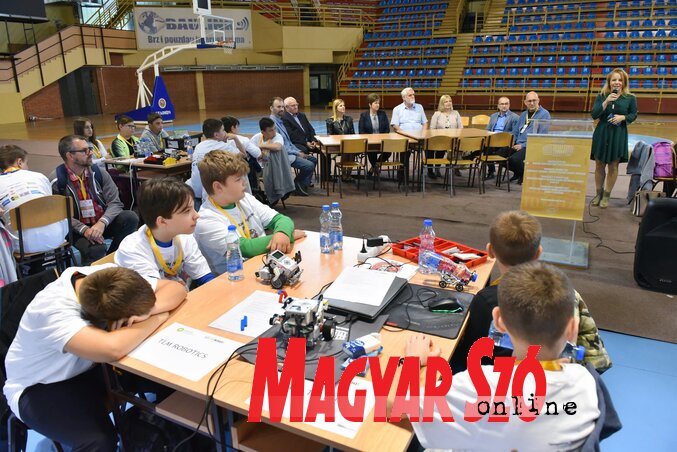 Startra készen a versenyzők (Molnár Edvárd felvételei) Startra készen a versenyzők (Molnár Edvárd felvételei)