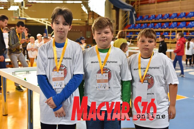 A szabadkai Széchenyi iskolából Mészáros Martin, Egri Teodor és Hegedűs Zsombor A szabadkai Széchenyi iskolából Mészáros Martin, Egri Teodor és Hegedűs Zsombor