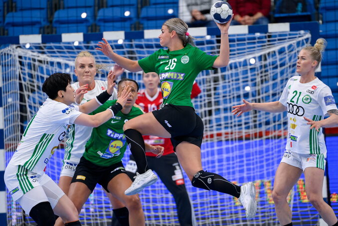 Az FTC formaingadozása előtt Elek Gábor vezetőedző is értetlenül állt (Fotó: MTI) Az FTC formaingadozása előtt Elek Gábor vezetőedző is értetlenül állt (Fotó: MTI)