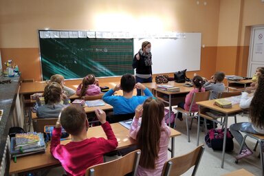 Tímea tanárnő szerint a leghatásosabb, ha a gyerekek önmaguk között vezetik le a mediációs folyamatot (Fotó: Tóth D. Lívia)
