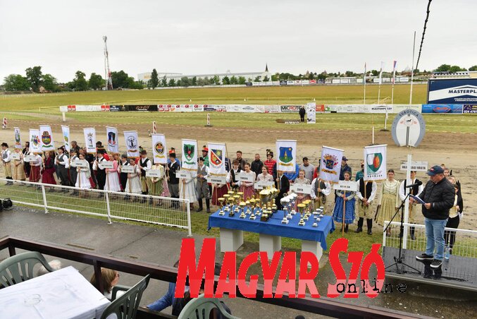 A megnyitó pillanatai (Fotó: Molnár Edvárd) A megnyitó pillanatai (Fotó: Molnár Edvárd)