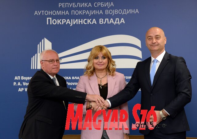 Mgr. Hajnal Jenő, Snežana Sedlar és dr. Nenad Ivanišević (Fotó: Dávid Csilla) Mgr. Hajnal Jenő, Snežana Sedlar és dr. Nenad Ivanišević (Fotó: Dávid Csilla)