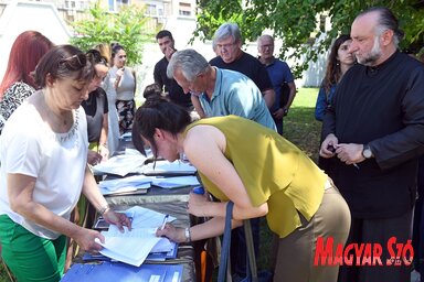 A szerződés aláírása (Fotó: Ótos András)