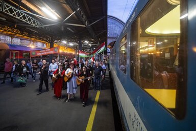Indul az össznemzeti zarándokvonat (Fotó: MTI)