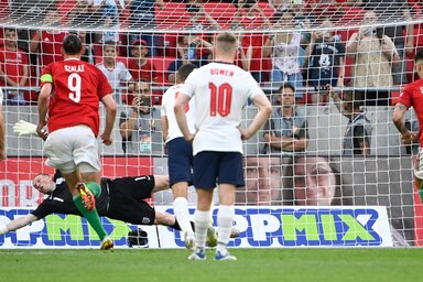 Budapest, 2022. j�nius 4.
Szoboszlai Dominik (j) b�ntet�b�l g�lt szerez a labdar�g� Nemzetek Lig�ja 1. fordul�j�ban j�tszott Magyarorsz�g - Anglia m�rk�z�sen a Pusk�s Ar�n�ban 2022. j�nius 4-�n.
MTI/Szigetv�ry Zsolt