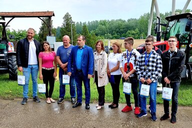 A Tangazdaság udvarán zajlott a találkozó (Fotó: Puskás Károly)