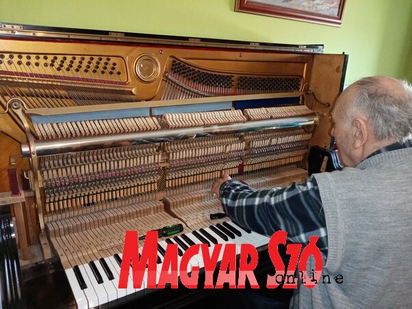 Valaha mindennek megadták a módját, a zongorát igazi fából, vaskos acéltőkével készítették, minőségi húrokkal (Fotó: Kazinczy Paszterkó Diana)