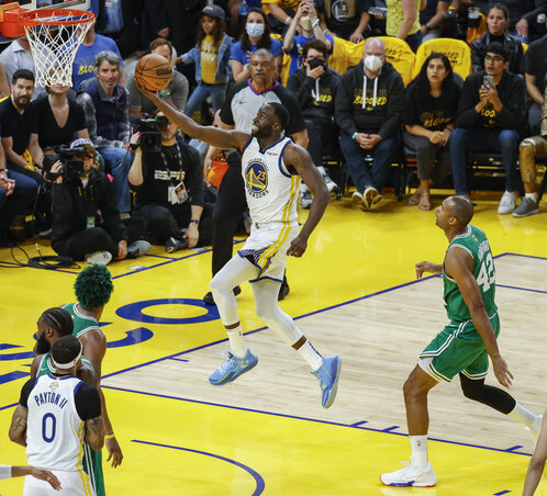 Időnként a védőspecialista Draymond Green is könnyedén jutott el a Celtics gyűrűjéig (Fotó: Beta/AP)