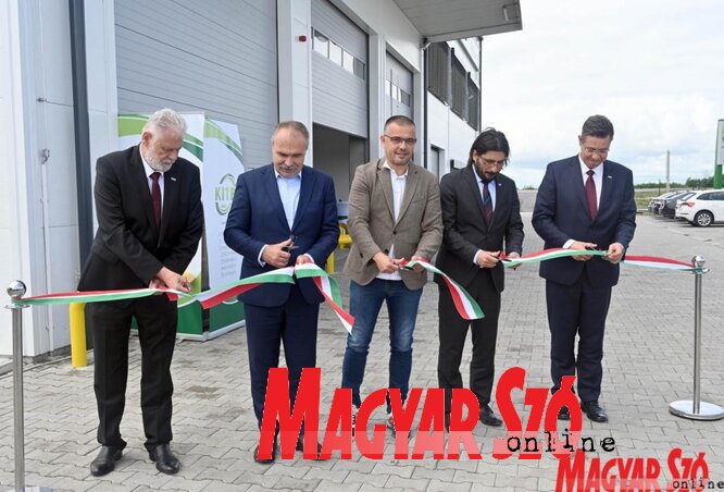 Guba Sándor, Nagy István, Branislav Nedimović, Jenei Gábor, Szabó Levente (Fotó: Ótos András felvétele) Guba Sándor, Nagy István, Branislav Nedimović, Jenei Gábor, Szabó Levente (Fotó: Ótos András felvétele)