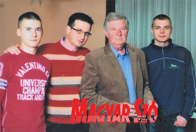 A kúlai Goga család férfi tagjai (balról jobbra): Csaba, Zsolt, György és Norbert (Fotó: Paraczky László)