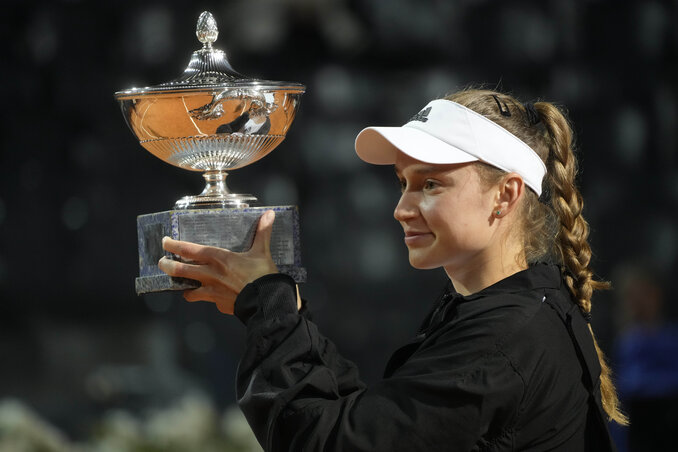 Jelena Ribakina a római serleggel (Fotó: Beta/AP)