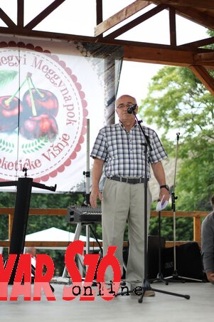 Bojtos Béla tanácselnök köszönti a meggynapok vendégeit (Fotó: Lakatos János) Bojtos Béla tanácselnök köszönti a meggynapok vendégeit (Fotó: Lakatos János)