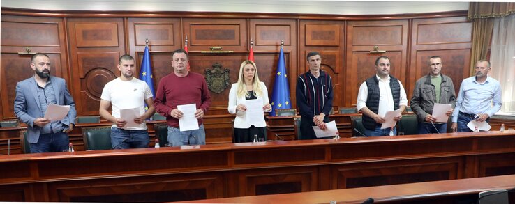 Beograd, 22.05.2023. - Poljoprivrednici Srbije, koji su pet dana protestovali, blokirajuci saobracaj traktorima, potpisali su danas u sporazum, koji stupa odmah na snagu, sa ministarkom polj Beograd, 22.05.2023. - Poljoprivrednici Srbije, koji su pet dana protestovali, blokirajuci saobracaj traktorima, potpisali su danas u sporazum, koji stupa odmah na snagu, sa ministarkom polj