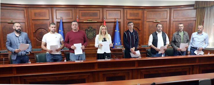 Beograd, 22.05.2023. - Poljoprivrednici Srbije, koji su pet dana protestovali, blokirajuci saobracaj traktorima, potpisali su danas u sporazum, koji stupa odmah na snagu, sa ministarkom polj