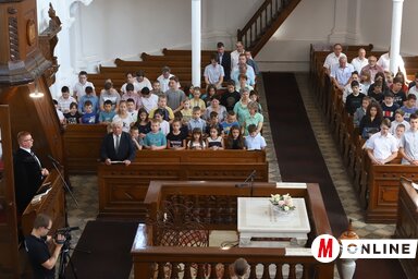 Mintegy száz gyerek vett részt a tanévzáró istentiszteleten (Lakatos János felvétele)