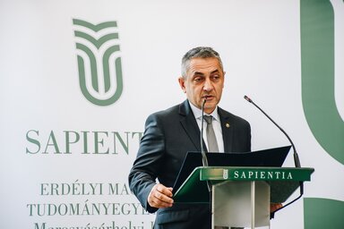 Potápi Árpád János beszél a Sapientia EMT tanévzáró ünnepségén (MTI/Nemzetpolitikáért Felelős Államtitkárság/Szakács Tamás)