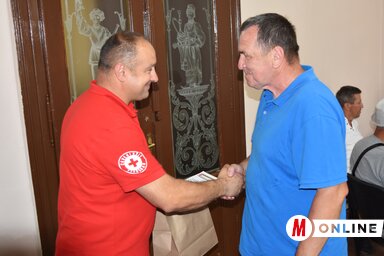 Goran Radovanović és Szögi Tibor, aki 126 alkalommal adott vért (Paraczky László felvétele)