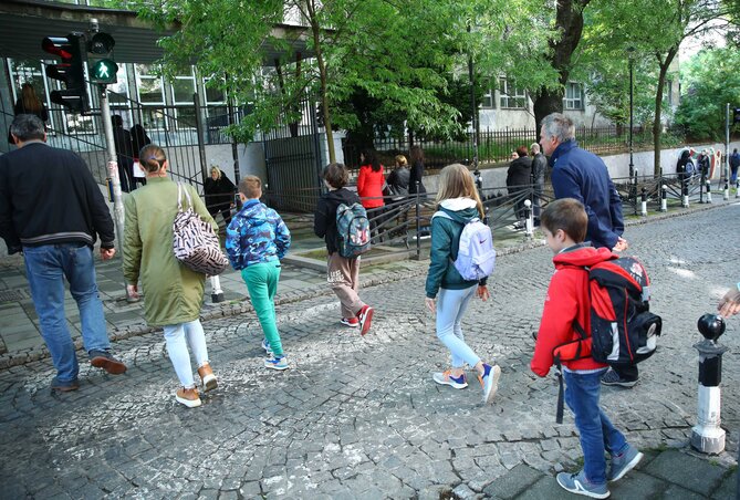 Tegnap szinte minden tanórát megtartottak a belgrádi Vladislav Ribnikar iskolában (Fotó: Beta - Archív) Tegnap szinte minden tanórát megtartottak a belgrádi Vladislav Ribnikar iskolában (Fotó: Beta - Archív)