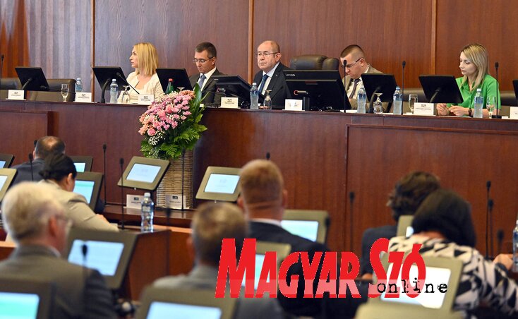 Az ülésen két titkárhelyettesi tisztségről is döntöttek (Ótos András) Az ülésen két titkárhelyettesi tisztségről is döntöttek (Ótos András)
