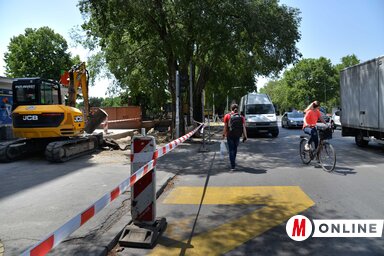 A Futaki úton a napokban befejezik a kerékpárút felújítását, a tervezett rekonstrukciós munkálatokból még hátramaradt egy fázis, de ennek megvalósítását egyelőre elnapolták a kivitelezésköltségeinek drágulása miatt. (Fotó: Dávid Csilla felvétele)