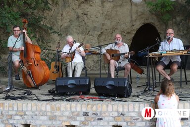 A Kaláka együttes a kisszínpadon (Lakatos János felvétele)