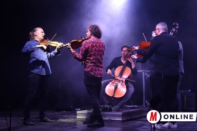 A fesztivál zárónapján a Dombos Fest nagyszínpadán Lajkó Félix ezúttal a Vołosi zenekarral lépett fel. A nemzetközileg is elismert lengyel Vołosi olyan egyedi és eredeti stílust alkotott, mely egyszerre modern és tradicionális, klasszikus és népi, kárpáti