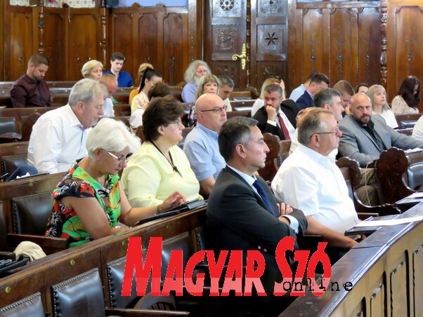 A városi képviselő-testület ülésén 49 képviselő vett részt (Fotó: Benedek Miklós)