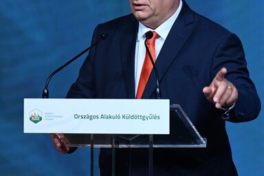 Budapest, 2022. j�lius 7.
Orb�n Viktor minisztereln�k besz�det mond a Nemzeti Agr�rgazdas�gi Kamara orsz�gos k�ld�ttgy�l�s�nek alakul� �l�s�n a Hungexpo Kongresszusi K�zpontban 2022. j�lius 7-�n.
MTI/M�th� Zolt�n