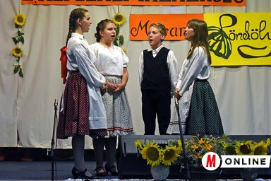 A zentai Thurzó Lajos Művelődési-Oktatási Központ Ispiláng énekcsoportja (Fotó: Gergely Árpád)