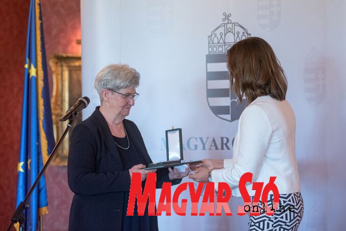 Krizbai Hajnalka Palicson vette át a magyar állam elismerését (Molnár Edvárd felvétele)