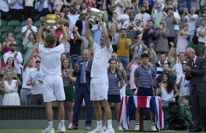 A férfiak párosában az ausztrál Matthew Ebden és Max Purcell nyert, miután legyőzték a Mate Pavić/Nikola Mektić horvát kettőst (Fotó: Beta/AP) A férfiak párosában az ausztrál Matthew Ebden és Max Purcell nyert, miután legyőzték a Mate Pavić/Nikola Mektić horvát kettőst (Fotó: Beta/AP)