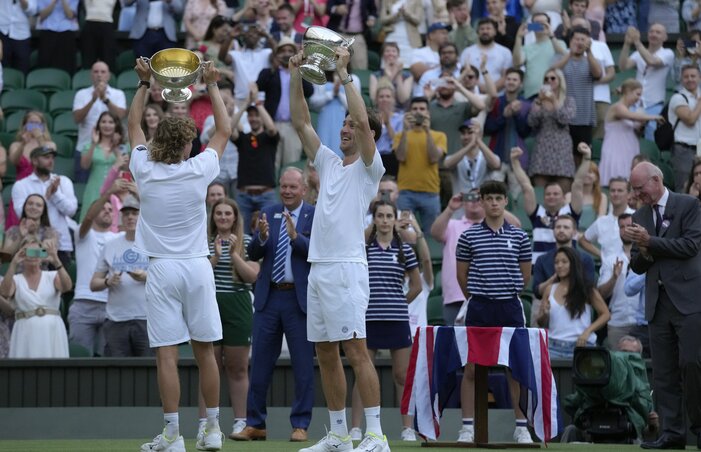 A férfiak párosában az ausztrál Matthew Ebden és Max Purcell nyert, miután legyőzték a Mate Pavić/Nikola Mektić horvát kettőst (Fotó: Beta/AP)